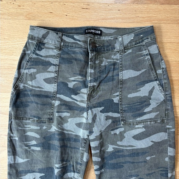 Express Camouflage Cropped Straight High Rise Pants Size 8 - Picture 3 of 13